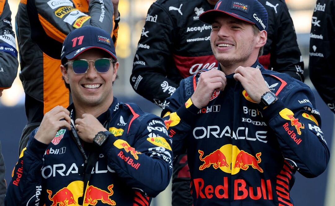 Sergio Pérez con Max Verstappen en el Gran Premio de Bahrein / Foto: AFP
