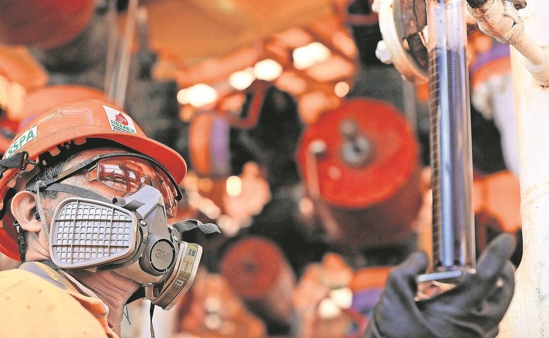 Plataforma de producción petrolera sumó en 2021 un millón 664 mil barriles diarios, apenas 2 mil toneles más con relación a lo obtenido durante 2020. Foto: Archivo/ EL UNIVERSAL.