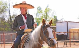 Hugo Stiglitz desafía al terror montado a caballo