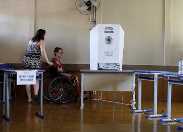 Cierra la mayoría de los colegios electorales de Brasil