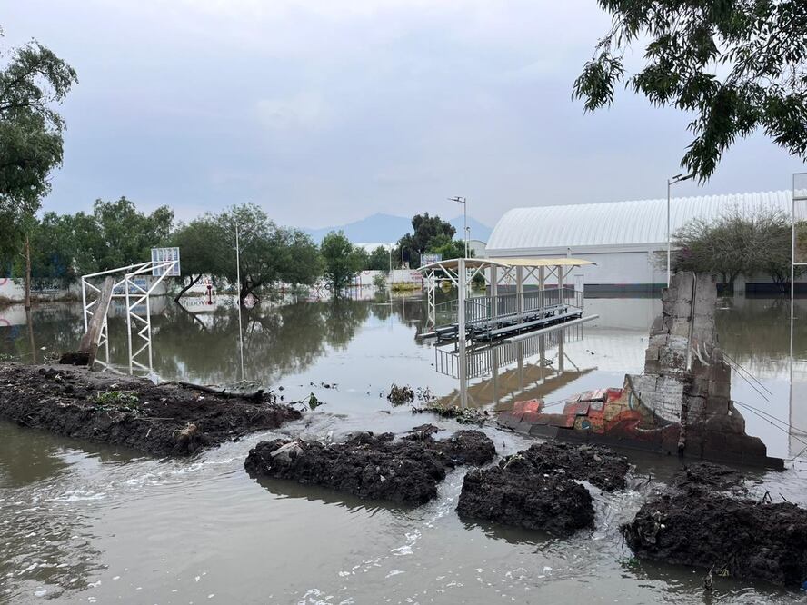 Dos mil familias de la colonia Rancho San Blas, en Cuautitlán, se vieron afectadas por el desbordamiento de un canal de riego. (Foto: Arturo Contreras)