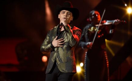 A Christian Nodal el amor a Belinda lo dejó sin ideas para componer, pide ayuda 