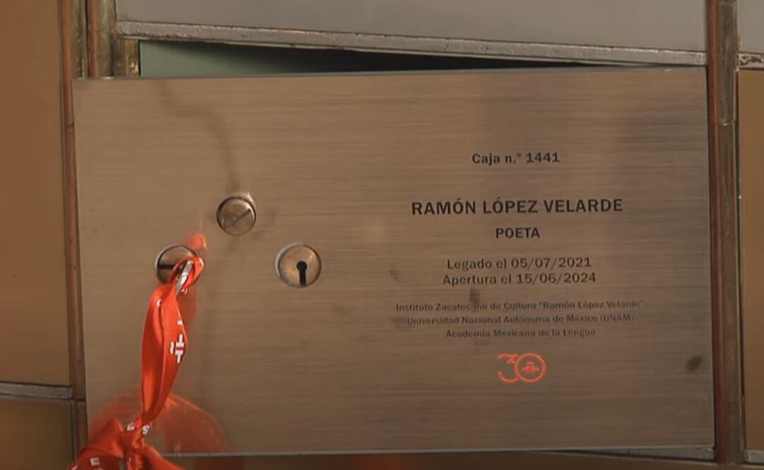 Caja de Ramón López Velarde en el Instituto Cervantes, España. Foto: Especial