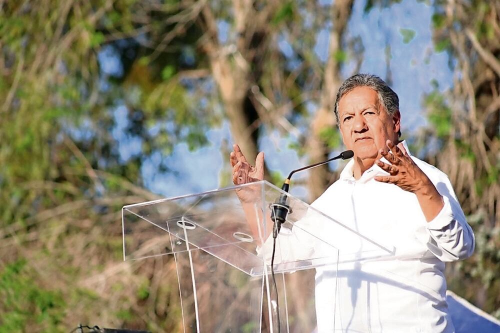 El senador que buscar reelegirse aseveró que detrás de las protestas está el exsecretario de Desarrollo Social del PRI. Foto: Especial