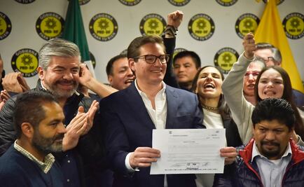 Chertorivski se registra como precandidato a jefatura de Gobierno de la CDMX