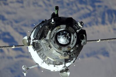 Cosmonautas rusos dan inicio al experimento "Terminator" en la Estación Espacial