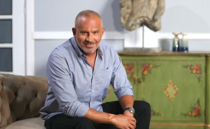 Arath de la Torre aprovecha confinamiento para hacer teatro streaming