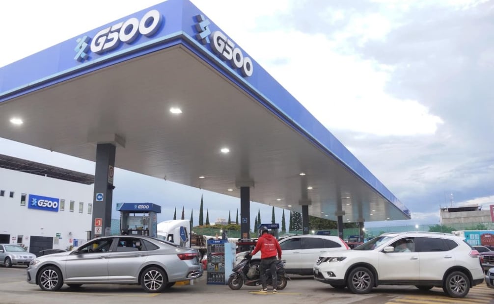Compras de pánico por desabasto de gasolina en Oaxaca; ya cerraron 14 estaciones de servicio.
Foto: Edwin Hernández/ EL UNIVERSAL