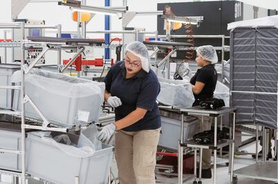 Trabajar no es una garantía para dejar de ser pobre: Cepal