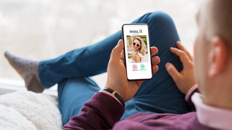 Cómo encontrar pareja cuando eres el único usuario de apps de citas