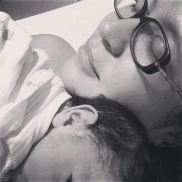 Así viven la maternidad las artistas y creadoras en tiempos de confinamiento por coronavirus