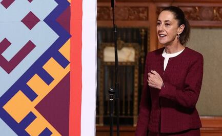 Nos corresponde recuperar la historia, dice Sheinbaum en el Día de la Bandera; señala al periodo neoliberal de borrar a los héroes