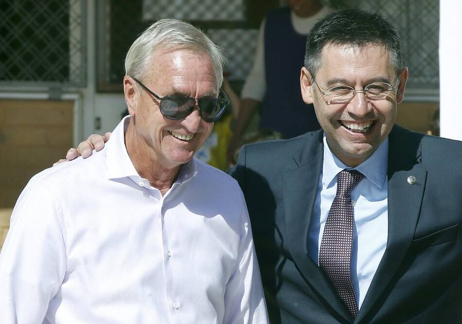 La enfermedad le fue detectada al ex técnico holandés este pasado martes en Barcelona (ARCHIVO EFE)