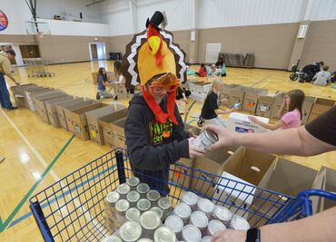 Trump afirma que la cena de Acción de Gracias costará 25% menos este año; AP dice que cifras son engañosas