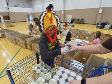 Trump afirma que la cena de Acción de Gracias costará 25% menos este año; AP dice que cifras son engañosas