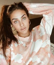 Renata Notni impacta con gran belleza en bikini