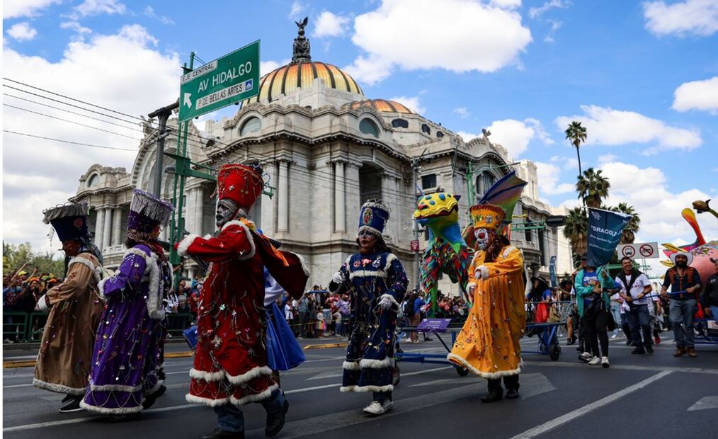 Coloridos e imponentes alebrijes comenzarán a desfilar por las calles del Centro Histórico en compañía de músicos, danzantes y miles de espectadores. Foto: Hugo Salvador/EL UNIVERSAL