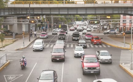 Este viernes 29 de mayo no circulan autos con engomado azul de todos los hologramas