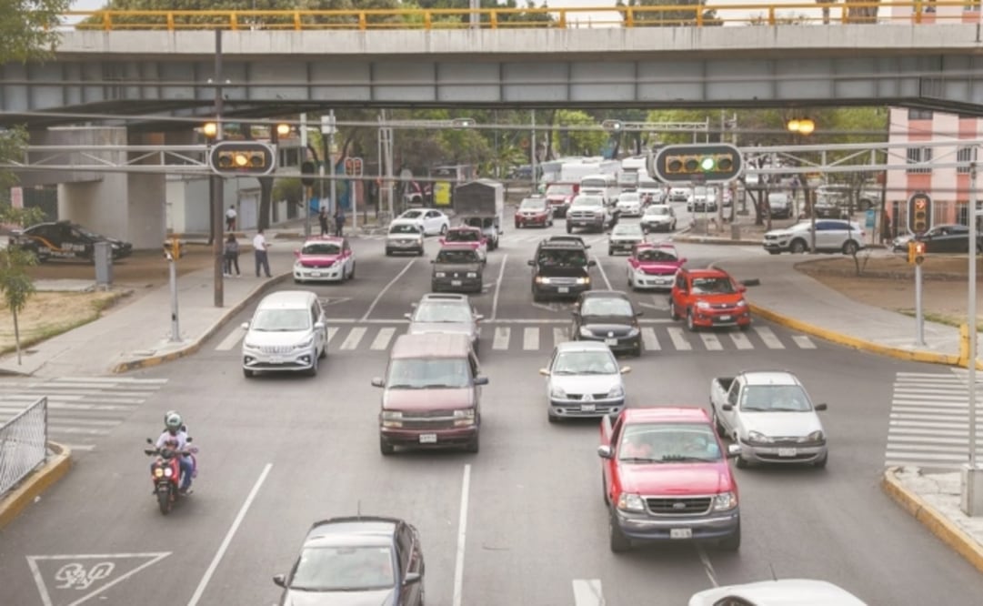 Este viernes 29 de mayo no circulan autos con engomado azul de todos los hologramas