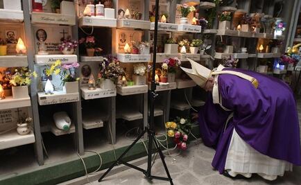 Papa Francisco rinde homenaje a memoria de los fieles difuntos 