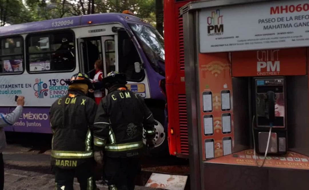 Bomberos de la capital se presentaron en la zona del percance. Foto: Bomberos CDMX