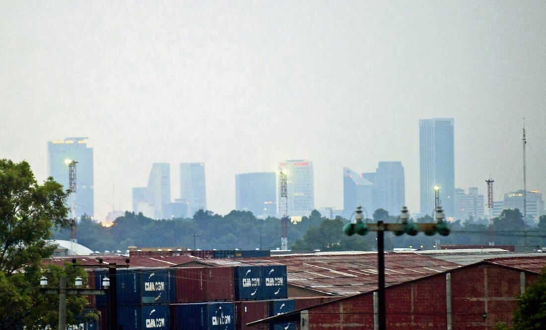 En los últimos meses los niveles Imecas en la capital se han disparado. Por la variación de la calidad del aire fue necesario renovar lineamientos de programas como el Hoy No Circula, restringiendo la circulación de vehículos (ARCHIVO EL UNIVERSAL)