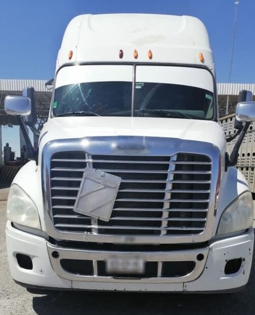 Guardia Nacional asegura tractocamión con armas y pirotecnia en Ciudad Juárez