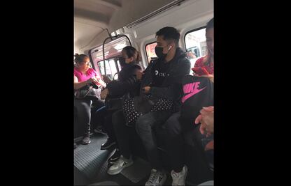 Dejan de usar o usan mal cubrebocas usuarios de transporte público del Edomex
