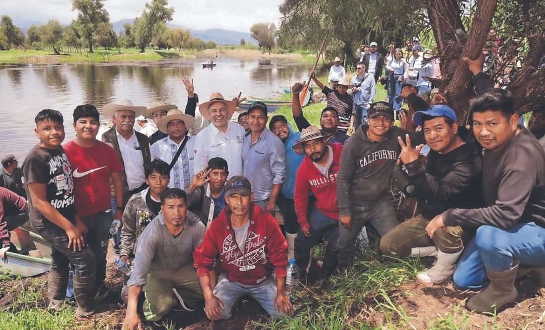 Gobierno estatal inició el Programa de Empleo Temporal para recuperar el lago de Pátzcuaro. Foto Especial