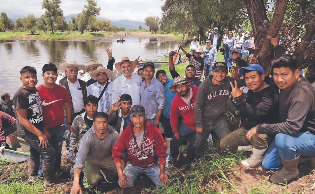 Gobierno estatal inició el Programa de Empleo Temporal para recuperar el lago de Pátzcuaro. Foto Especial