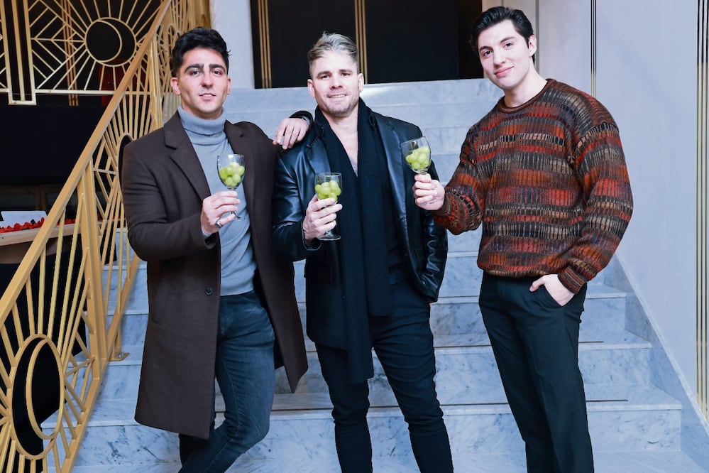 Luis Caballero, Edward Salles y Luis Anduaga brindarán antes de levantar el telón mañana para festejar su primera función de Año Nuevo. FOTOS: Fernanda Rojas. El Universal