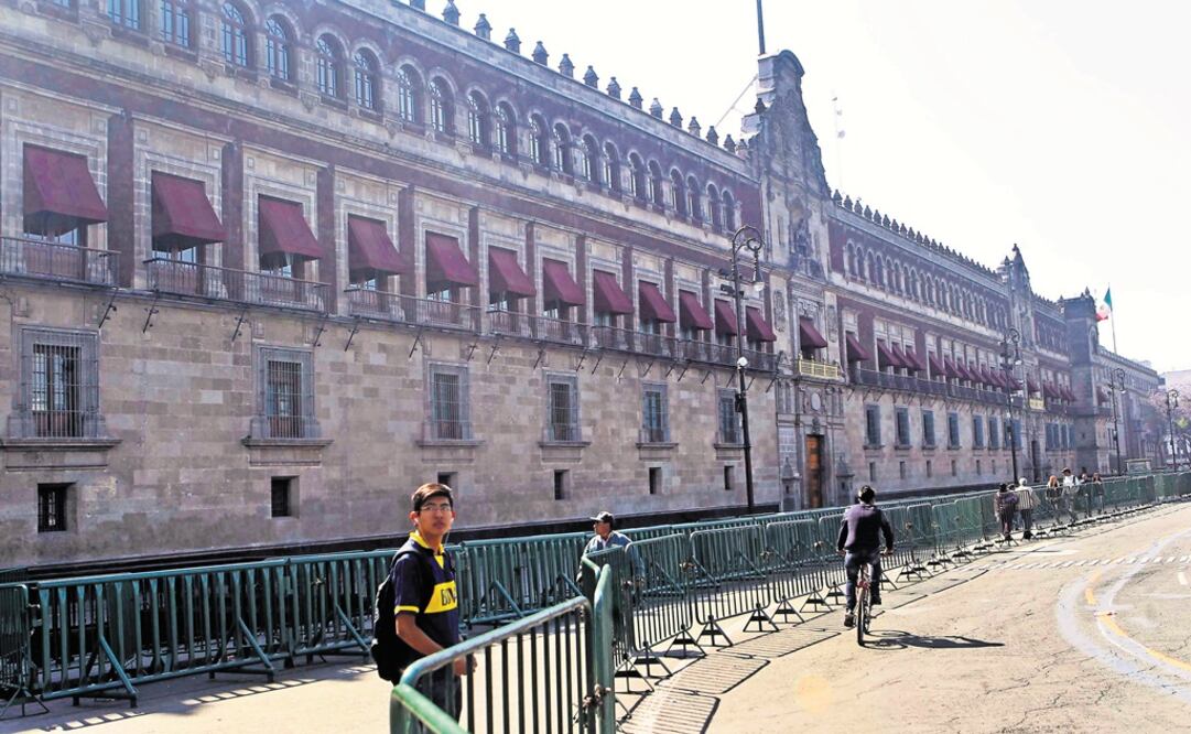 El gobierno de la República ha fijado, en sus libros contables, en 11 mil 608 millones de pesos el valor total de las 16 propiedades patrimonio del Poder Ejecutivo Federal. Palacio Nacional, sede oficial del Poder Ejecutivo, tiene un valor de 3 mil 221 millones 179 mil 900 pesos