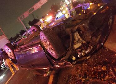 Choque de autobús contra tres autos particulares deja 21 lesionados en México-Pachuca