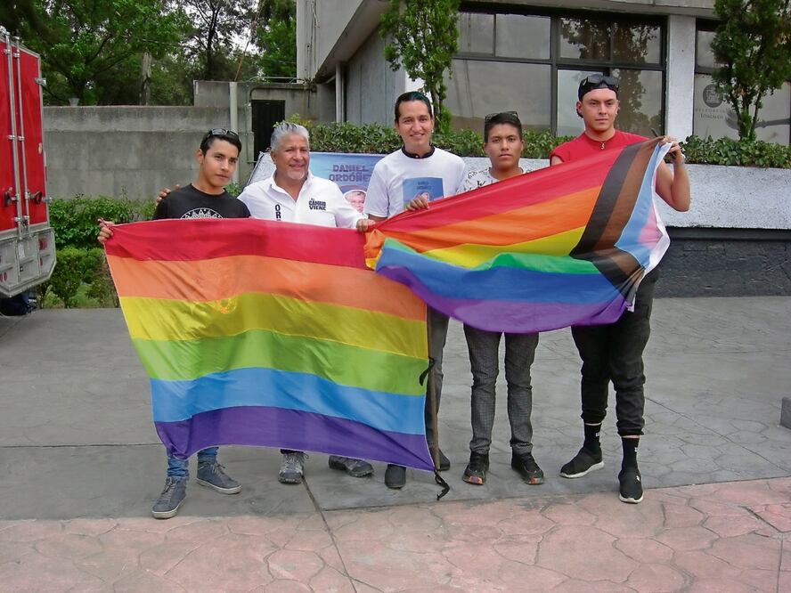 Daniel Ordoñez firmó un acuerdo con integrantes de la comunidad LGBTTIQ+ en Iztacalco. Foto: Especial