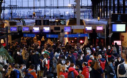 Francia registra por primera vez más de 100 mil casos diarios de Covid-19