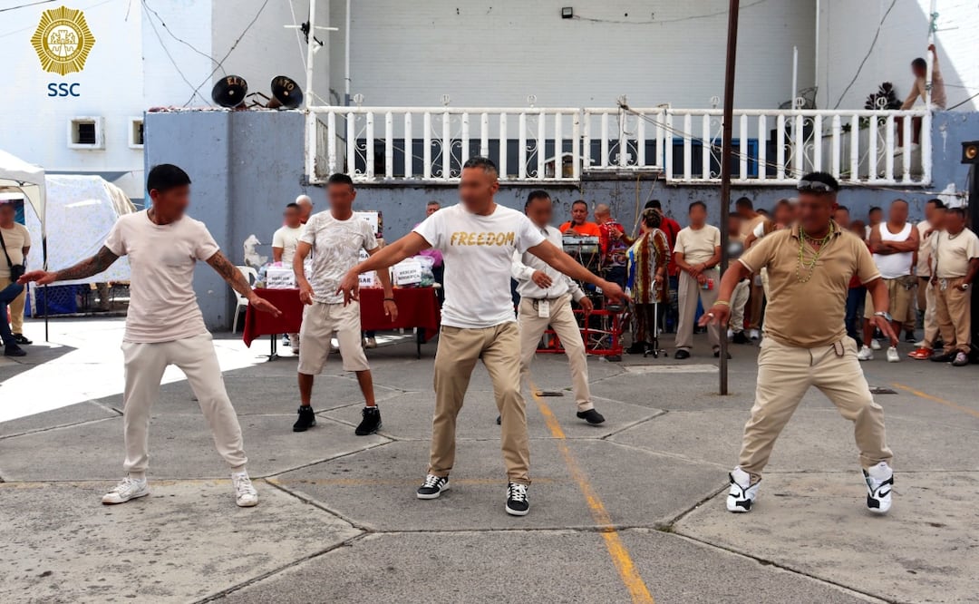 Reclusos bailan al ritmo sonidero; concurso fomenta la reinserción social en el Reclusorio Norte. Foto: Especial