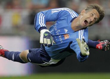 Edwin Van der Sar se encuentra en terapia intensiva por hemorragia cerebral