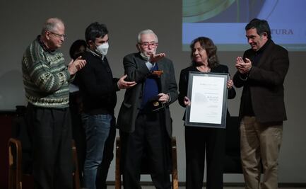 Entregan Medallas Bellas Artes de literatura, teatro, danza, música y ópera