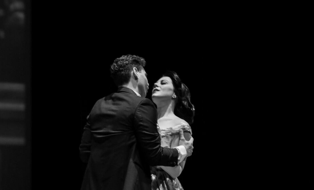 Avery Boettcher, como Violetta Valéry,
 y José Simerilla, como Alfredo Germont, en La Traviata. Crédito: Facebook del Festival Internacional de Santa Lucía