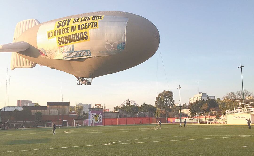 Como parte de la campaña #SoyIncorruptible, la STC colocó un zeppeling con mensajes para concientizar a la población. Foto: ESPECIAL