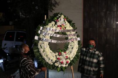 Un mar de flores inunda funeral de Magda Rodríguez
