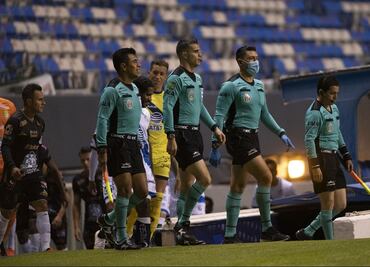 Nuevo escándalo de la Comisión de Árbitros; camioneta del VAR llegó tarde a Puebla