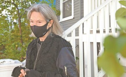 Louise Glück ensalza la voz íntima del poeta que implica al lector