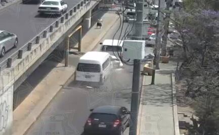 VIDEO: Camioneta de transporte público choca y embiste a otros dos vehículos en Naucalpan