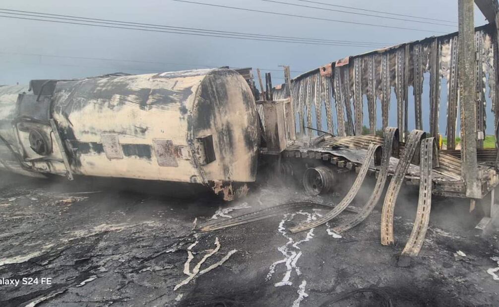 VIDEO Explosión de pipa de combustible en Tlaxcala deja un muerto y 2 heridos; cierran carretera México-Veracruz.
Foto: Especial.