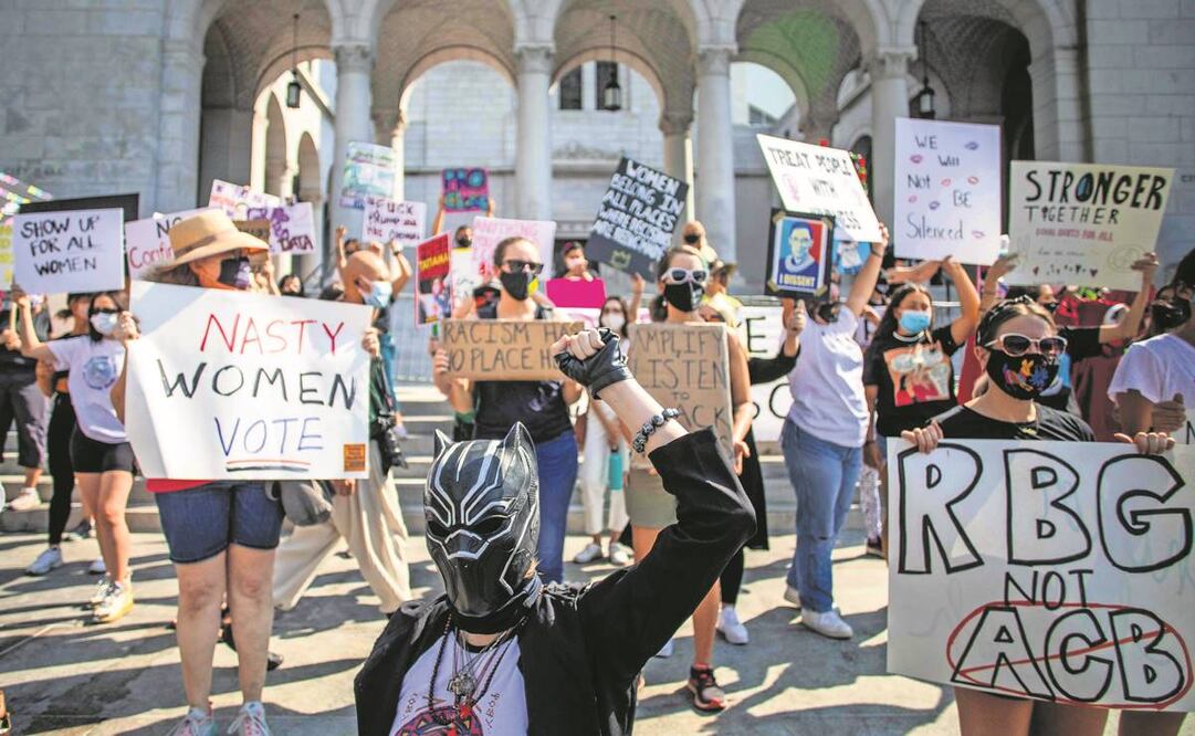 Asistentes a la Marcha de las Mujeres en Los Ángeles, California, en octubre de 2020. Foto: Archivo/ AFP.