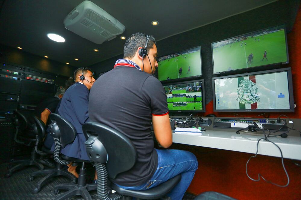 Por árbitros millennials en la Liga MX