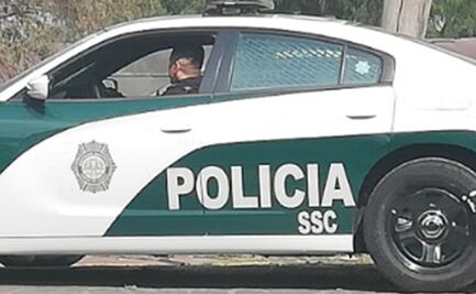 Cae policía que supuestamente vendía drogas en patrulla de la SSC 