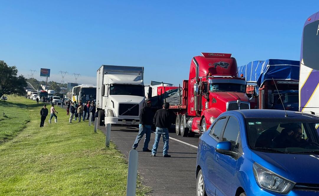 Cumple 5 horas bloqueo de transportistas en la México-Pachuca
