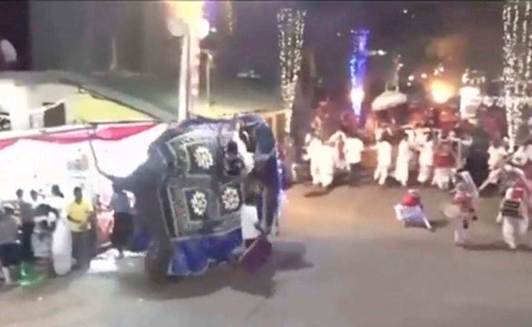 Los elefantes decorados de forma ornamental son una gran atracción en los actos budistas de Sri Lanka (Foto: AP)